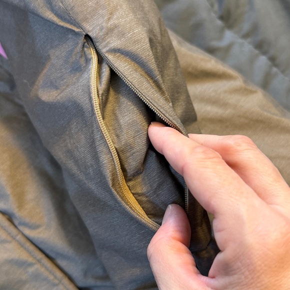 The North Face | EUC Khaki Colored Puffer Jacket with Hood - Picture 11 of 14